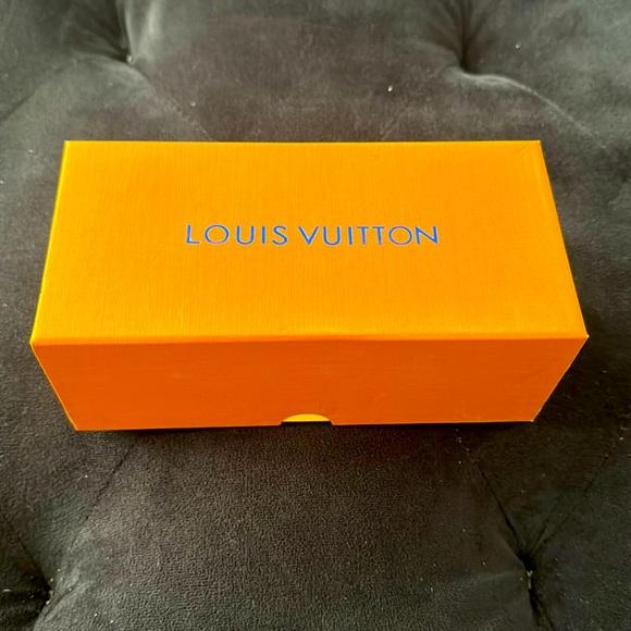 Louis Vuitton sunglasses - Picture 5 of 8